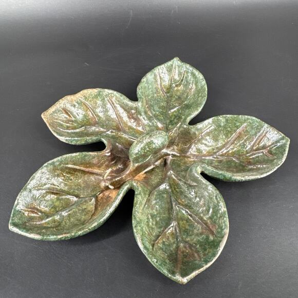 Vintage Cast Iron Leaf With Snail Rustic Primitive Garden Decor Ashtray Dish - Picture 1 of 14